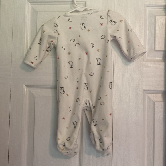 Carter’s Onesie - Picture 2 of 3
